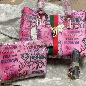 Pink Graffiti Print Women's Bag Set